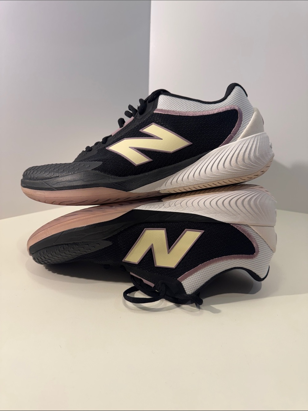 New Balance men’s Black and Cream Sneakers 996v6 New size 10